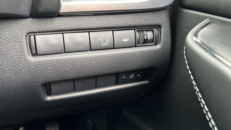 Nissan Qashqai 1.3 DiG-T MH 158 N-Connecta 5dr Xtronic Petrol Hatchback